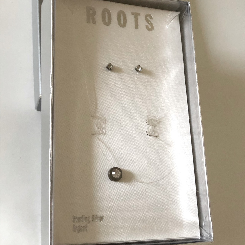 🩶 BNIB Roots Sterling Silver Stud Earrings and Floating Necklace